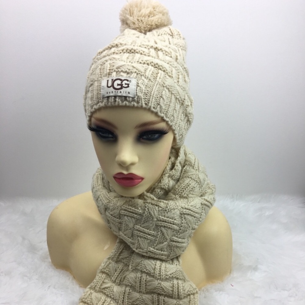 UGG hat and scarf set - Picture 5 of 5